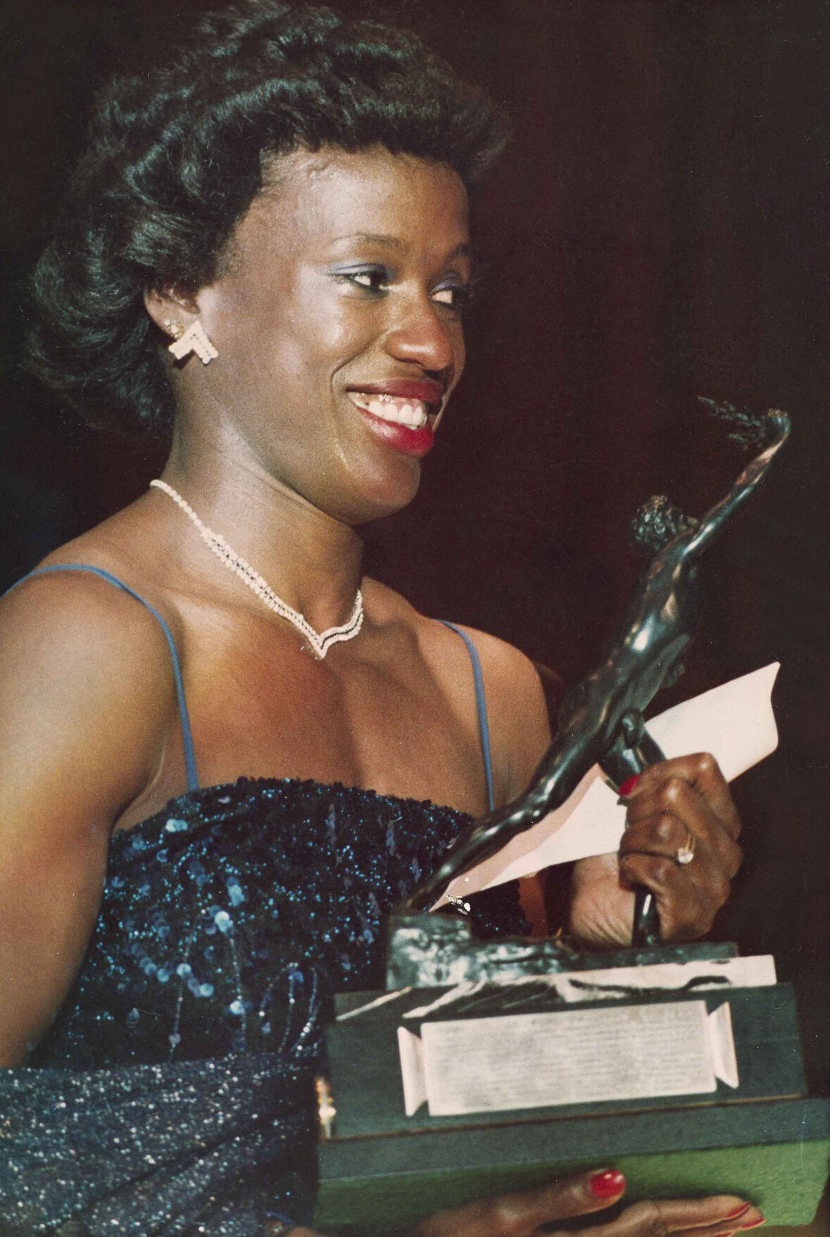 1986: Jackie Joyner sets world record in heptathlon